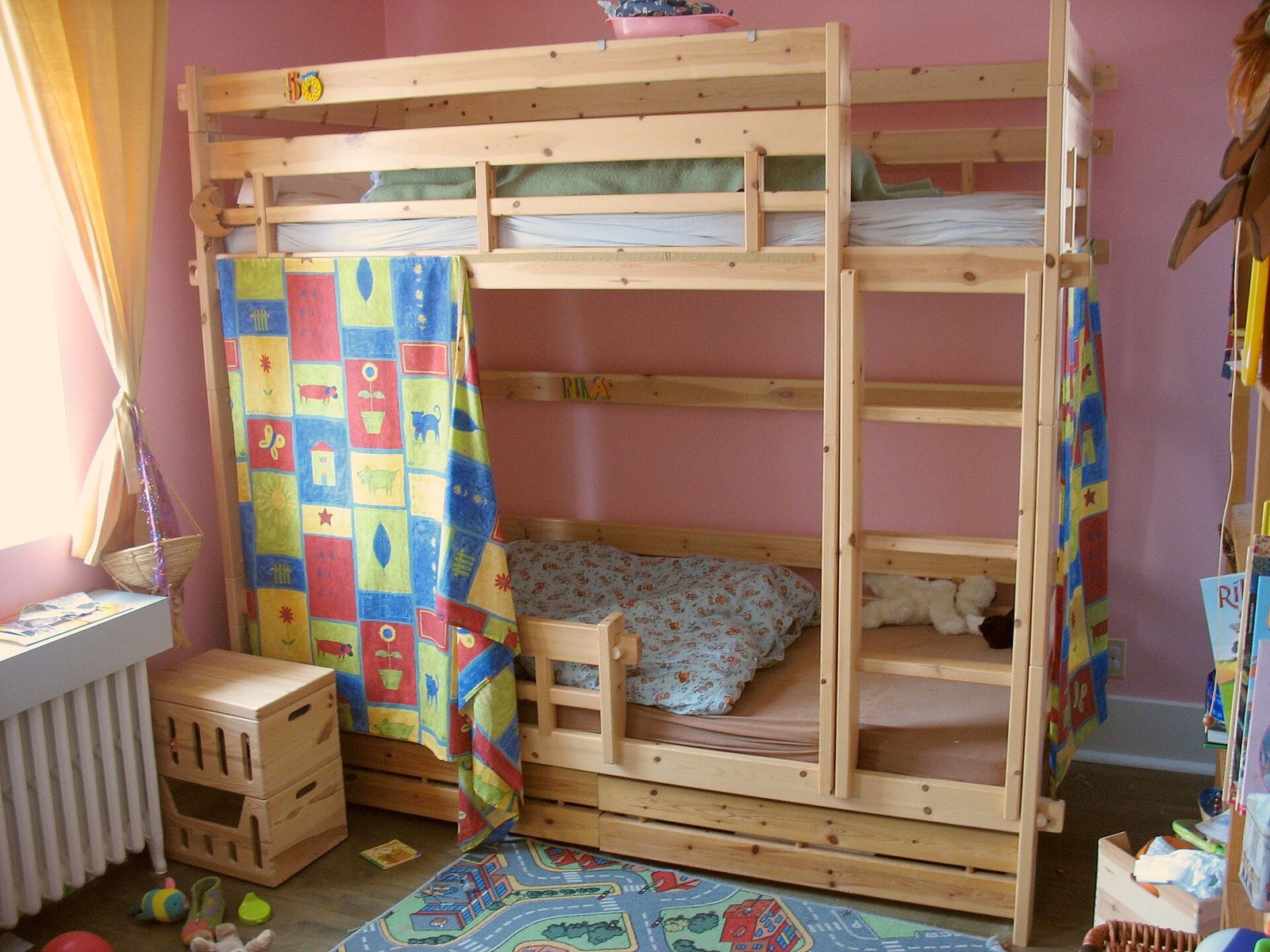 A tidy wooden bunk bed in a quiet bedroom, illustrating a child sleep-health article.