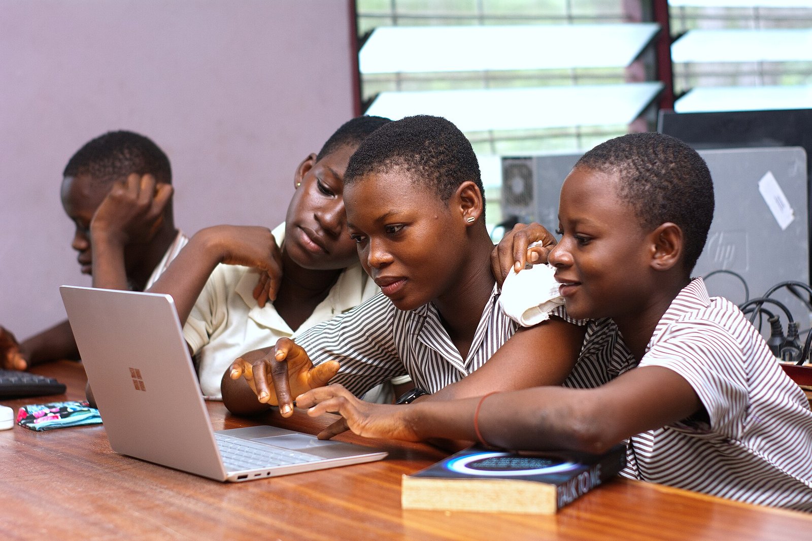 Students using a laptop together, used as a CC0 editorial illustration for a school Chromebook eye-strain check.